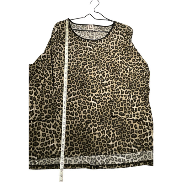 Anne Klein Women’s Top Blouse Size 2X Cheetah Print Button Accents Down Back - Picture 9 of 9